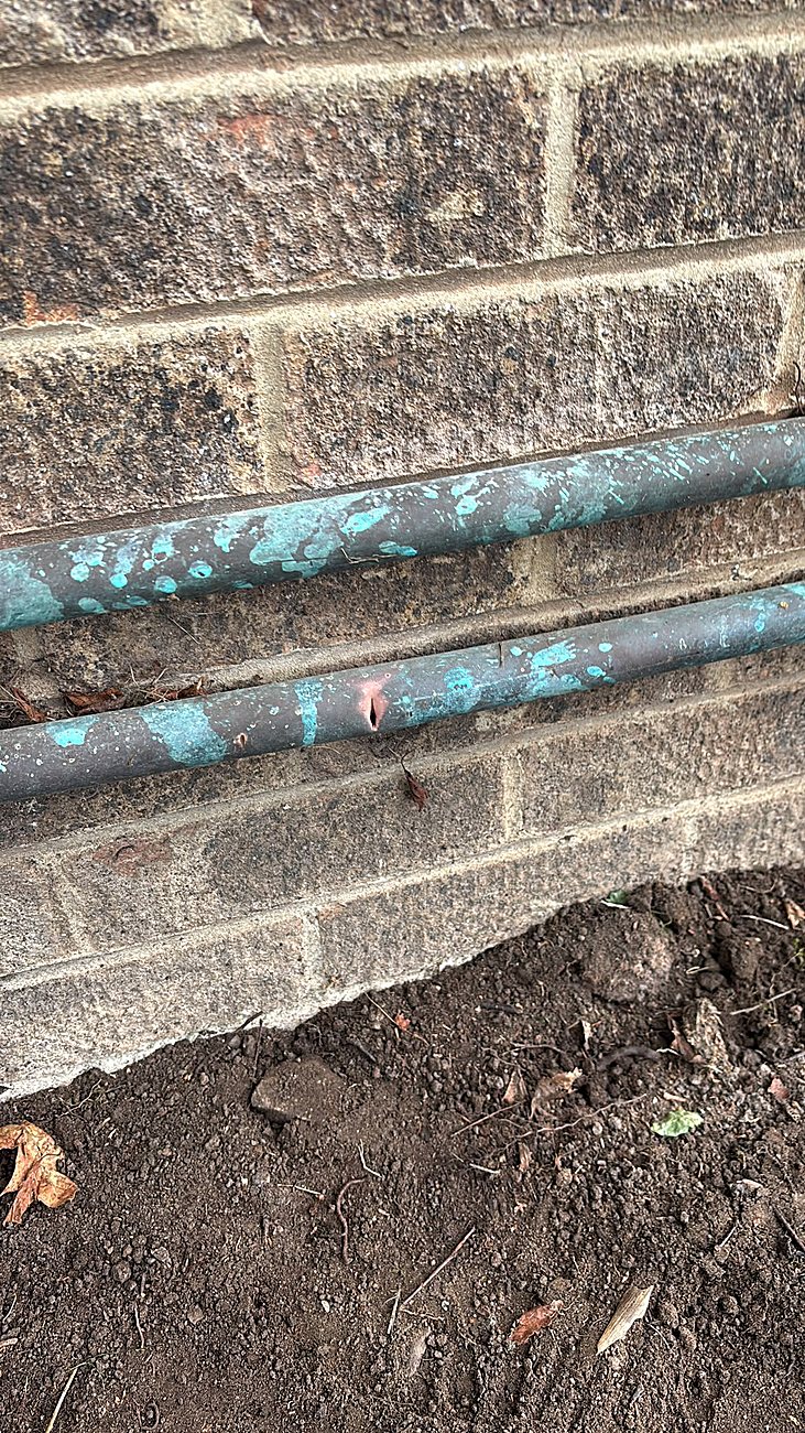 Leaking supply pipe, before repair